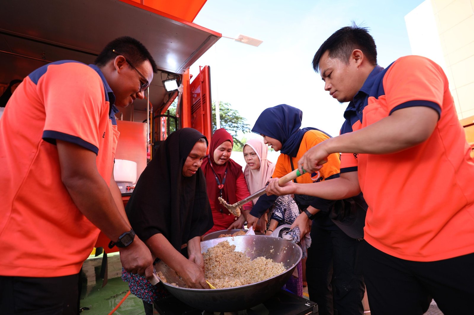 Dampingi Wapres Gibran Tinjau Lokasi Banjir di Jati Asih, Kepala BNPB Pastikan Dukungan Darurat Dilaksanakan dengan Baik